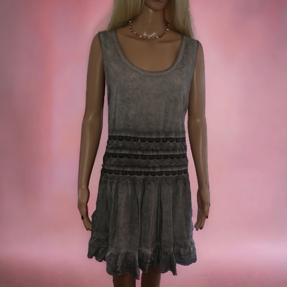 Very cute dress.